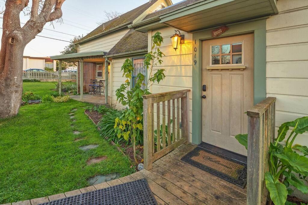 Downtown Digs-Sauna, Hot Tub, Bikes - Fun Times! Arcata Dış mekan fotoğraf